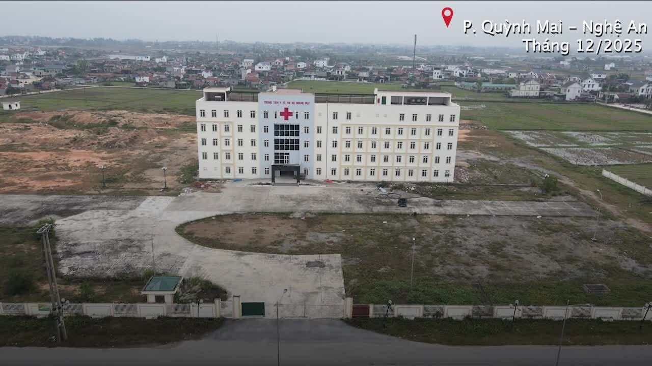 Trung tâm y tế hơn 60 tỷ đồng xây nửa vời rồi 'đắp chiếu'