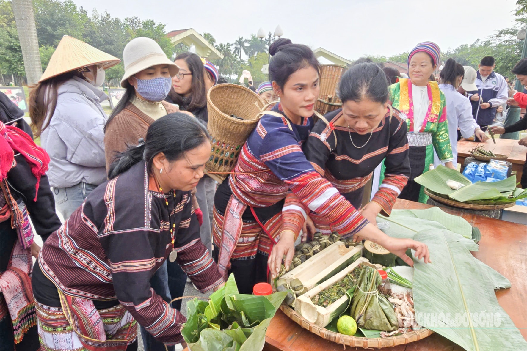Mâm cỗ cuối năm thắt chặt tình đoàn kết các dân tộc- Ảnh 1.