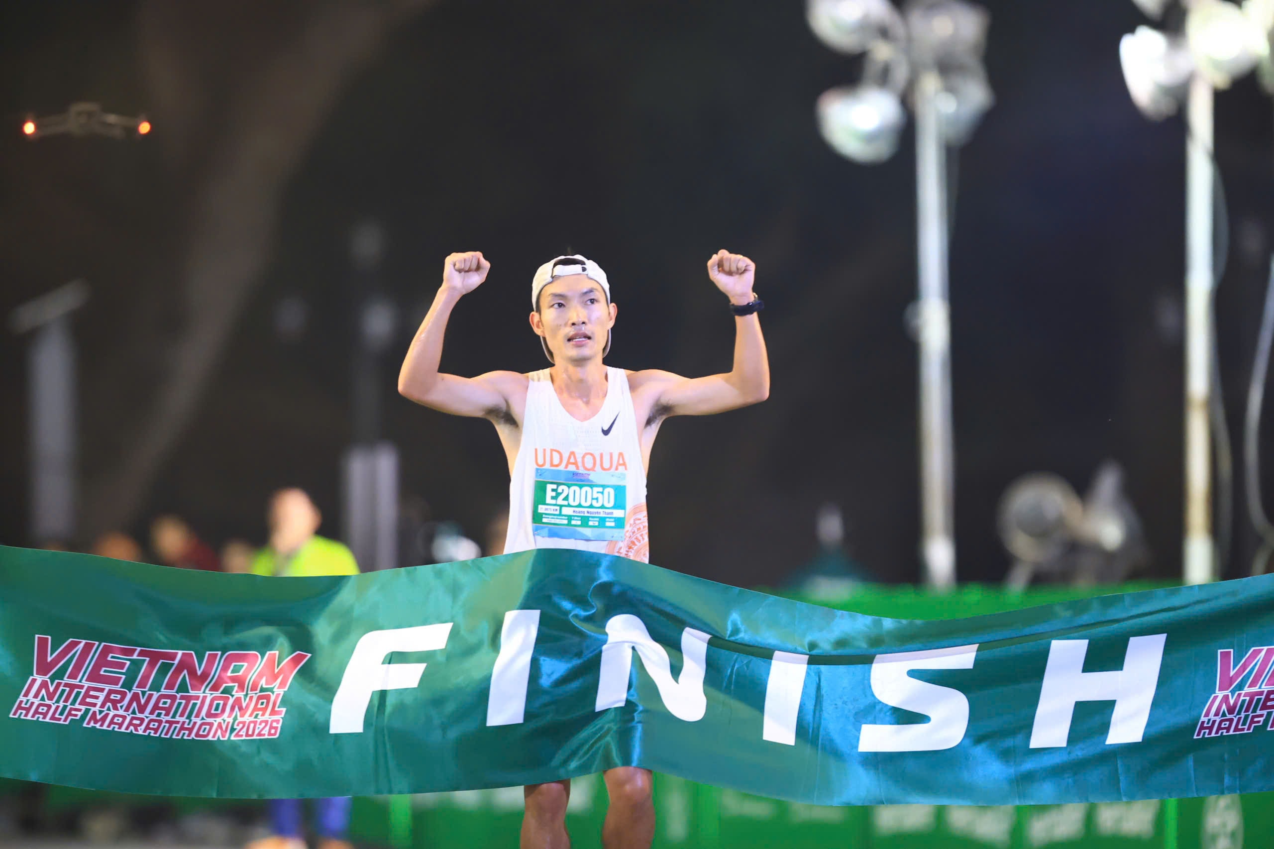 Hoàng Nguyên Thanh vô địch thuyết phục.