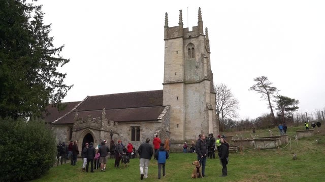 Ngôi làng kỳ lạ chỉ mở cửa cho du khách tham quan 12 ngày mỗi năm - Ảnh 1.