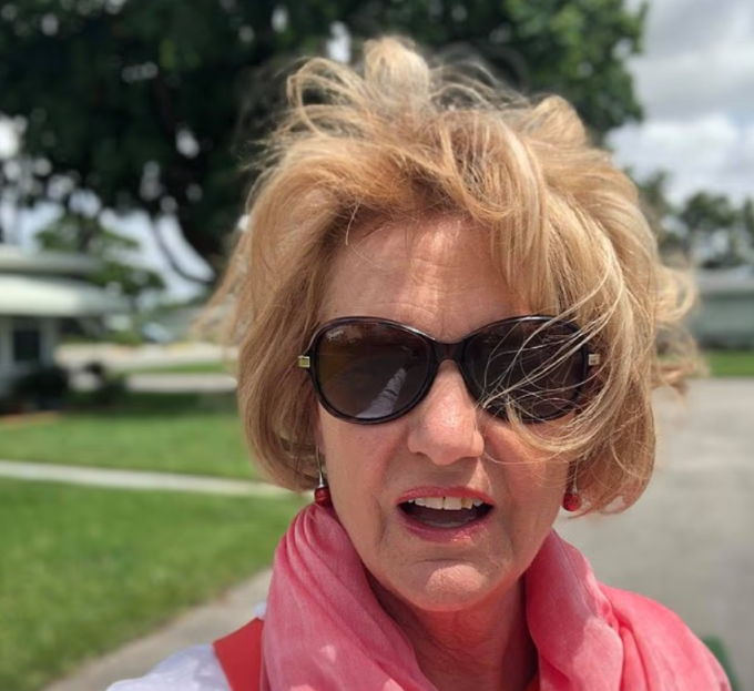 Claire đã đi khắp thế giới trong 20 năm cùng khoản lương hưu 400 USD mỗi tháng. Ảnh: DM