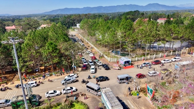 Khu vực trung tâm Măng Đen sáng 1/1. Ảnh: Bùi Viết Hà