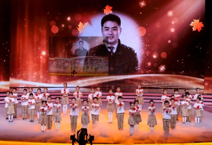 Ảnh của Luan xuất hiện trong buổi trao giải Hình mẫu tiêu biểu Bắc Kinh năm 2024. Ảnh: News.cn