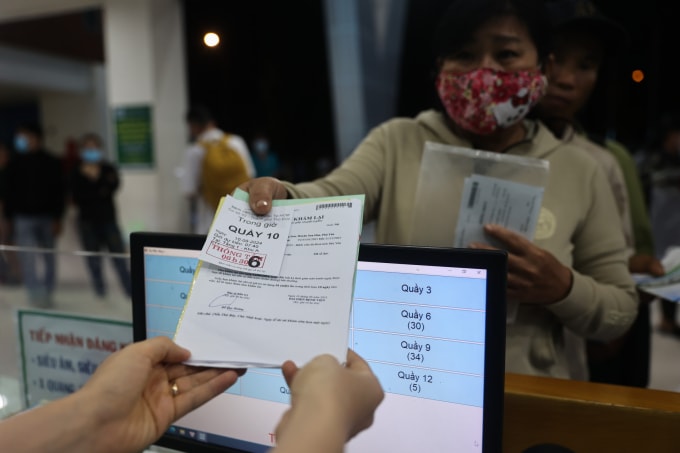 Bệnh nhân khám bệnh tại Bệnh viện Ung Bướu TP HCM. Ảnh: Quỳnh Trần