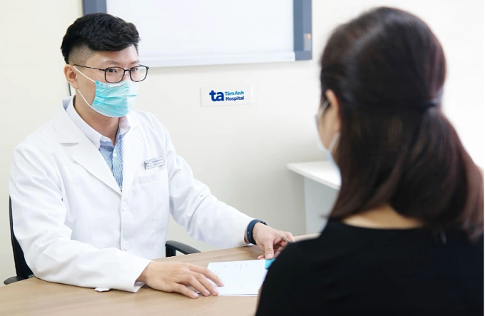 Bác sĩ Sỹ tư vấn cho người bệnh. Ảnh minh họa: Bệnh viện Đa khoa Tâm Anh