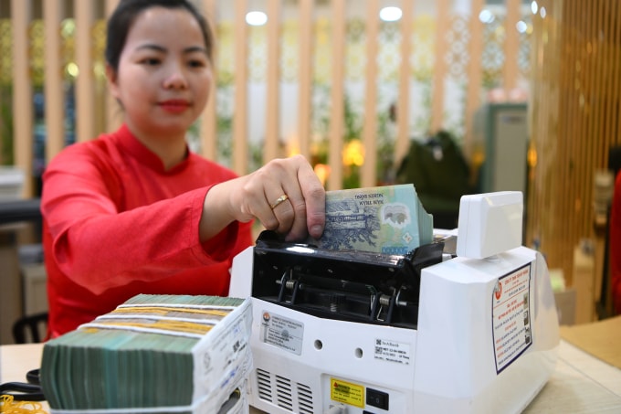 Văn phòng giao dịch tại một ngân hàng ở Hà Nội. Ảnh: Giang Huy