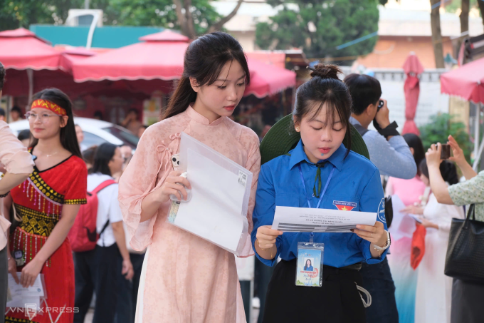 Thí sinh dự thi năng khiếu ngành Giáo dục mầm non để vào trường Đại học Sư phạm Hà Nội, tháng 7/2025. Ảnh: Dương Tâm