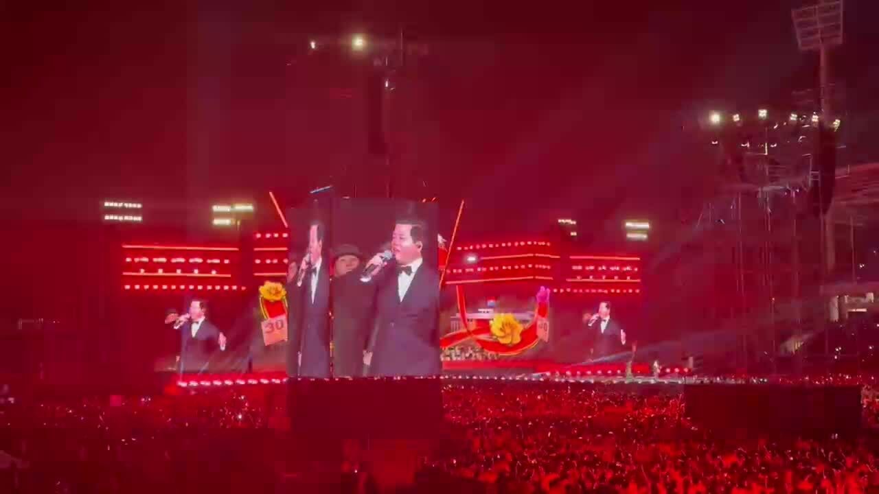 Đăng Dương hát 'Đất nước trọn niềm vui'