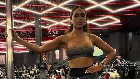 Gabriela Borges tập gym giữ dáng