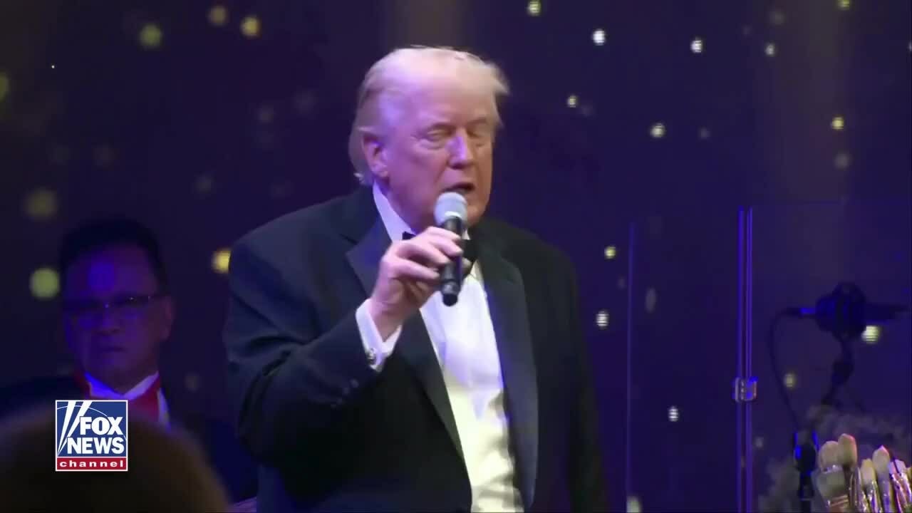 Ông Trump đón năm mới bằng buổi đấu giá từ thiện triệu USD