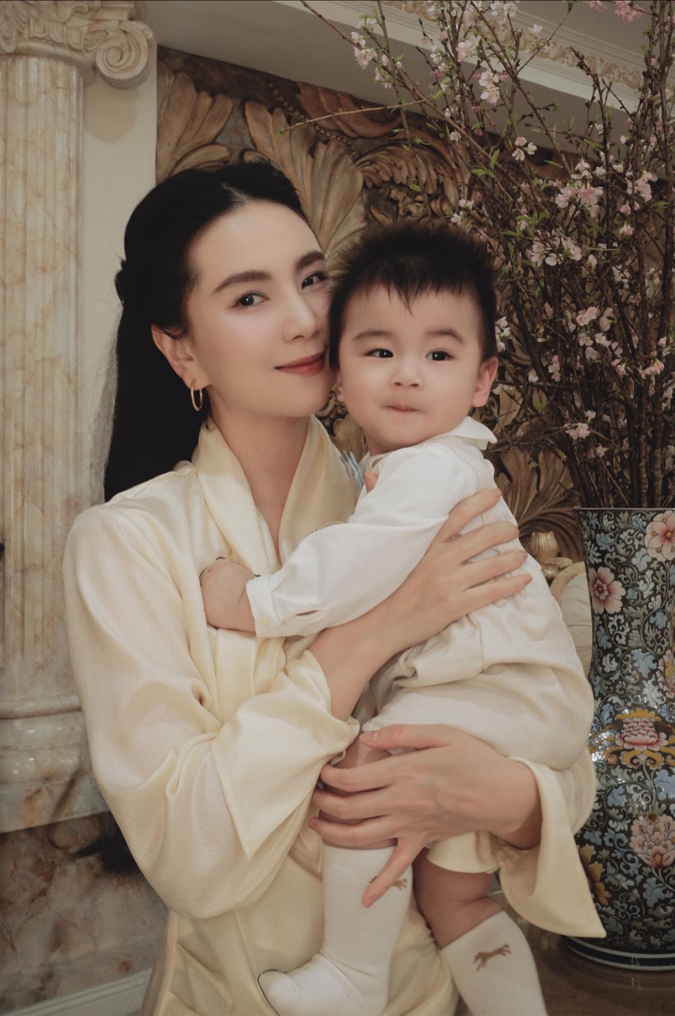 Con trai MC Mai Ngọc gây chú ý trong ngày đặc biệt của mẹ- Ảnh 1.