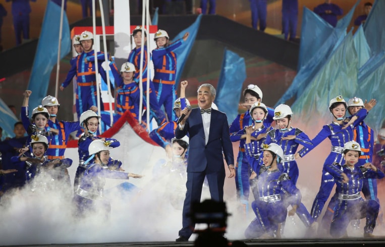 Bùng nổ cảm xúc chào năm mới 2026 tại Hải Phòng, Quảng Ninh- Ảnh 1.