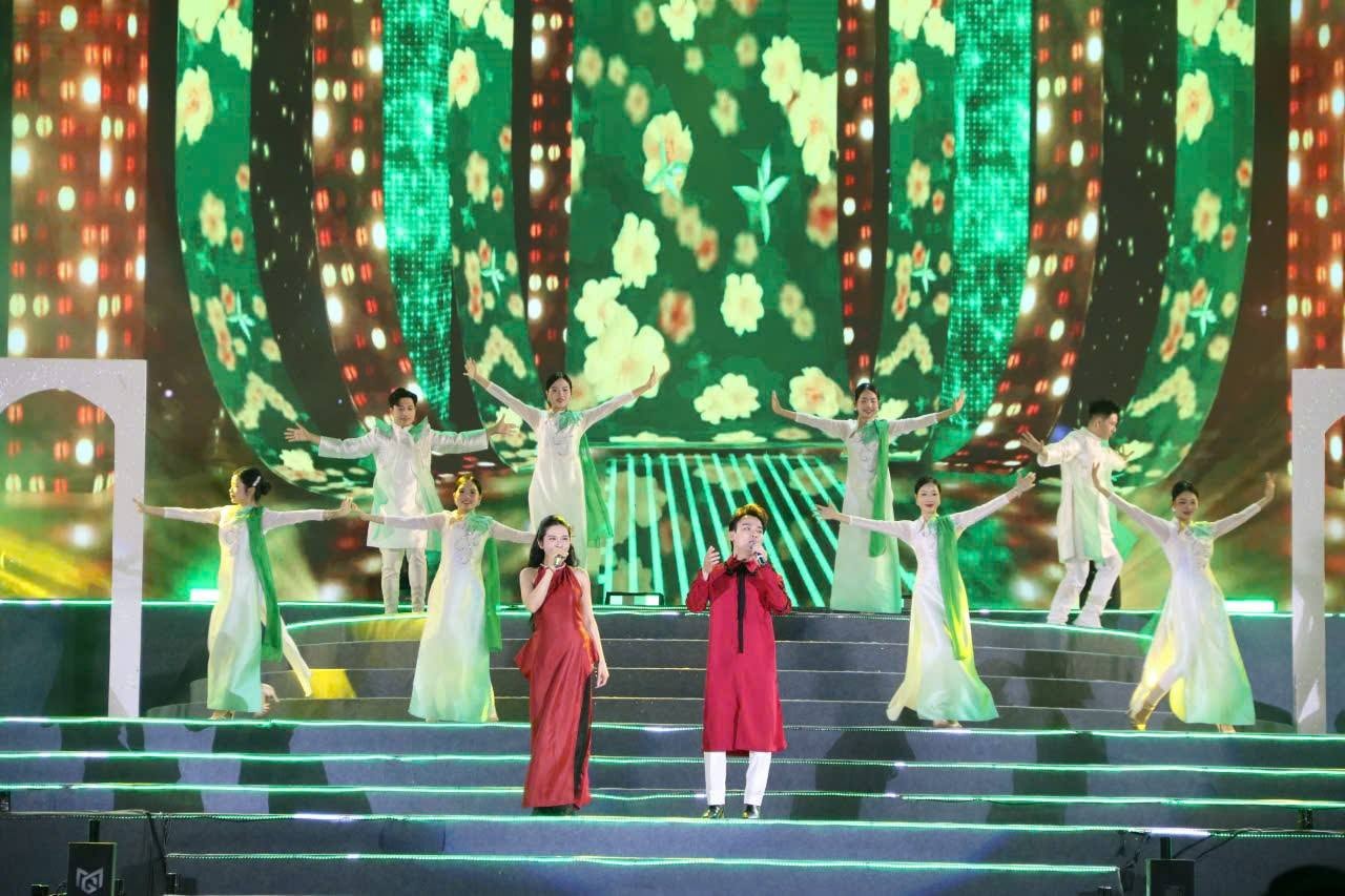 Bùng nổ cảm xúc chào năm mới 2026 tại Hải Phòng, Quảng Ninh- Ảnh 6.