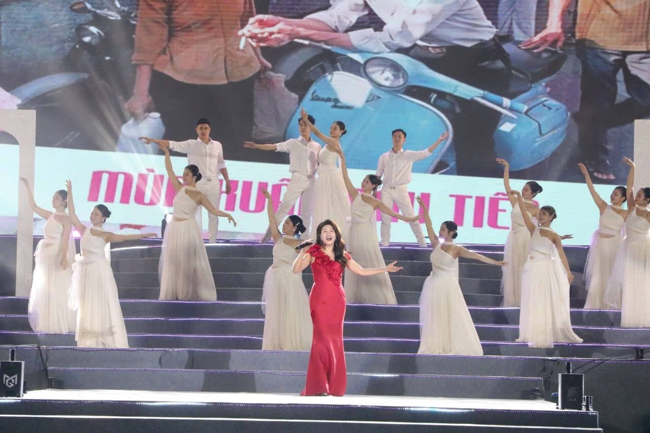 Bùng nổ cảm xúc chào năm mới 2026 tại Hải Phòng, Quảng Ninh- Ảnh 7.