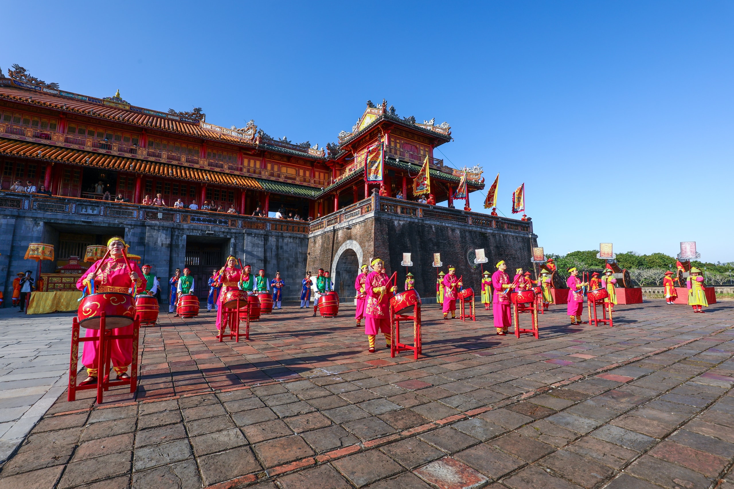 Du khách hào hứng tham quan di tích Huế, xem tái hiện lễ Ban sóc đầu năm mới- Ảnh 7.