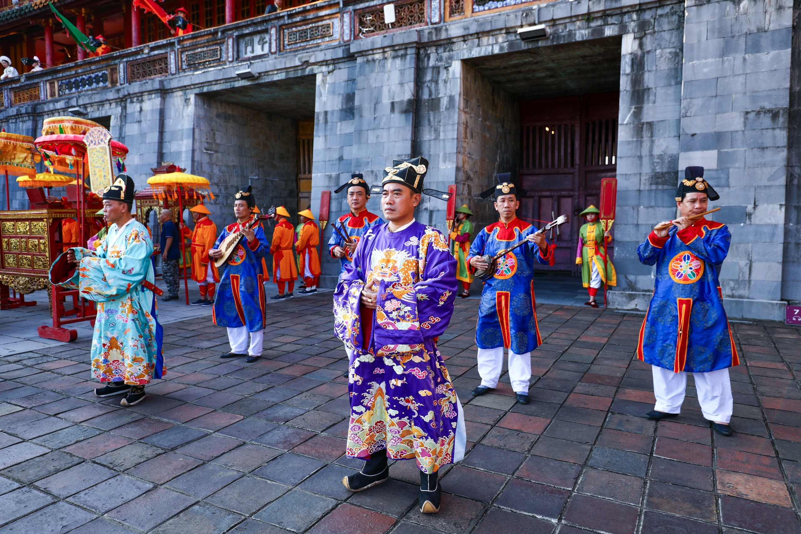 Du khách hào hứng tham quan di tích Huế, xem tái hiện lễ Ban sóc đầu năm mới- Ảnh 3.