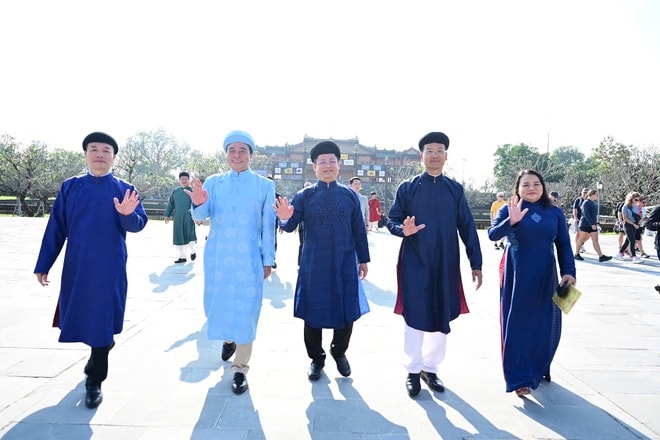 Du khách hào hứng tham quan di tích Huế, xem tái hiện lễ Ban sóc đầu năm mới- Ảnh 9.