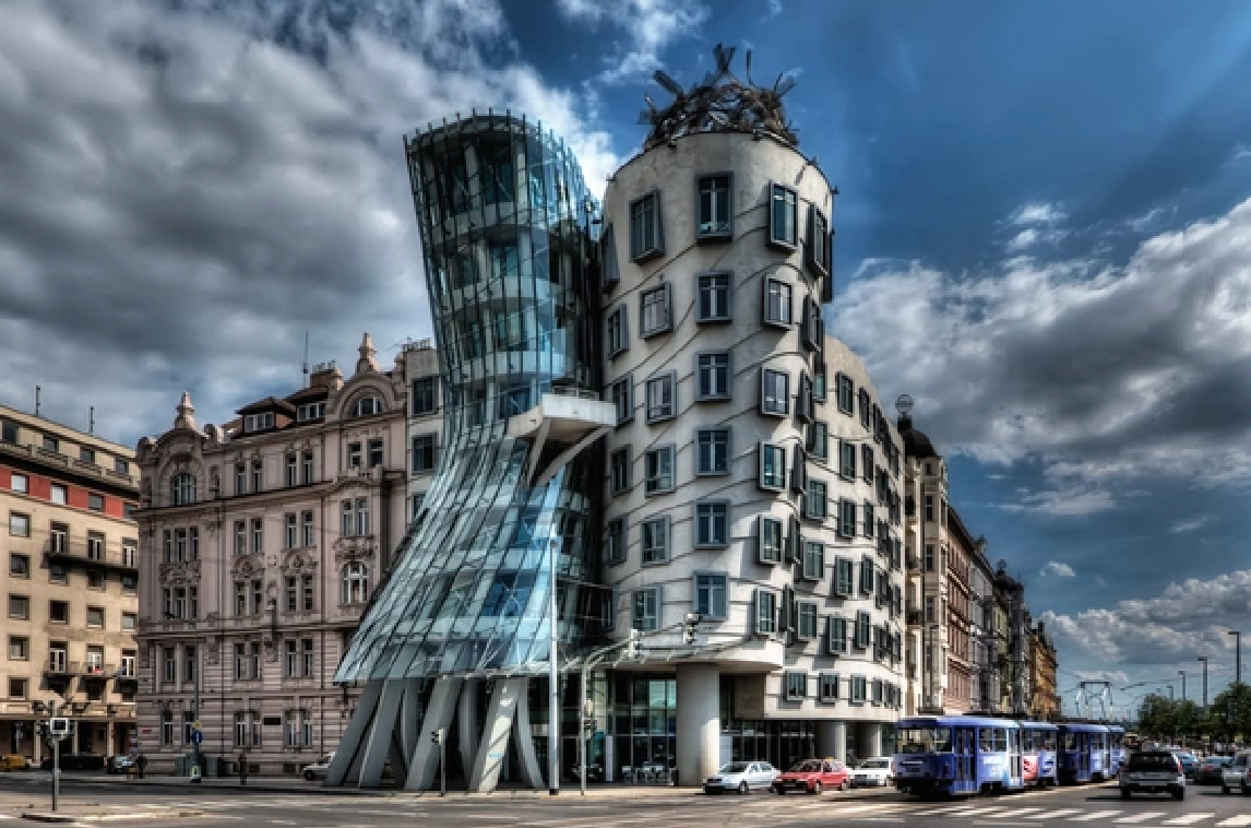 Tòa nhà nhảy múa hay còn gọi với cái tên 