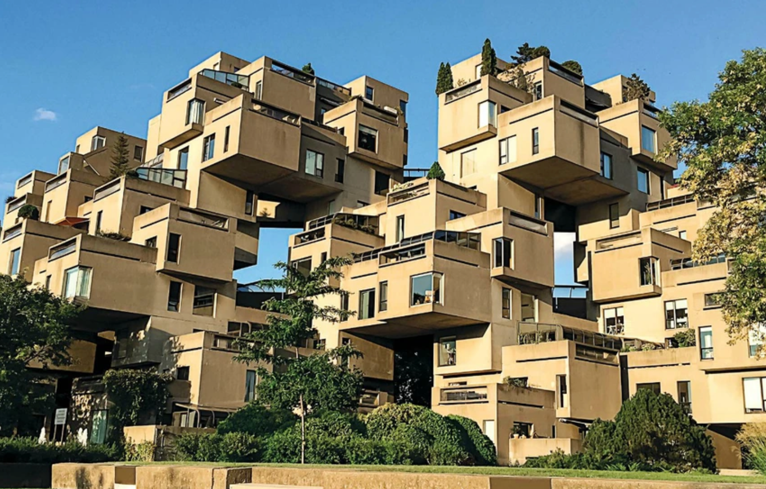 Khu dân cư Habitat 67 được sắp xếp từ 354 khối lập phương bằng bê tông giống nhau theo lối pha trộn hình học độc đáo. Từ lâu nó được xem là kỳ quan kiến trúc nổi tiếng tại xứ sở lá phong và cũng là biểu tượng của Montreal - 