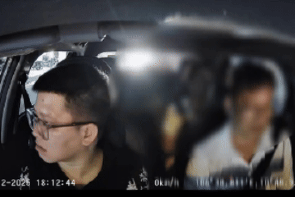 Tài xế khóc nghẹn khi khách dòi tịch thu điện thoại vì sợ… bắt cóc - 2