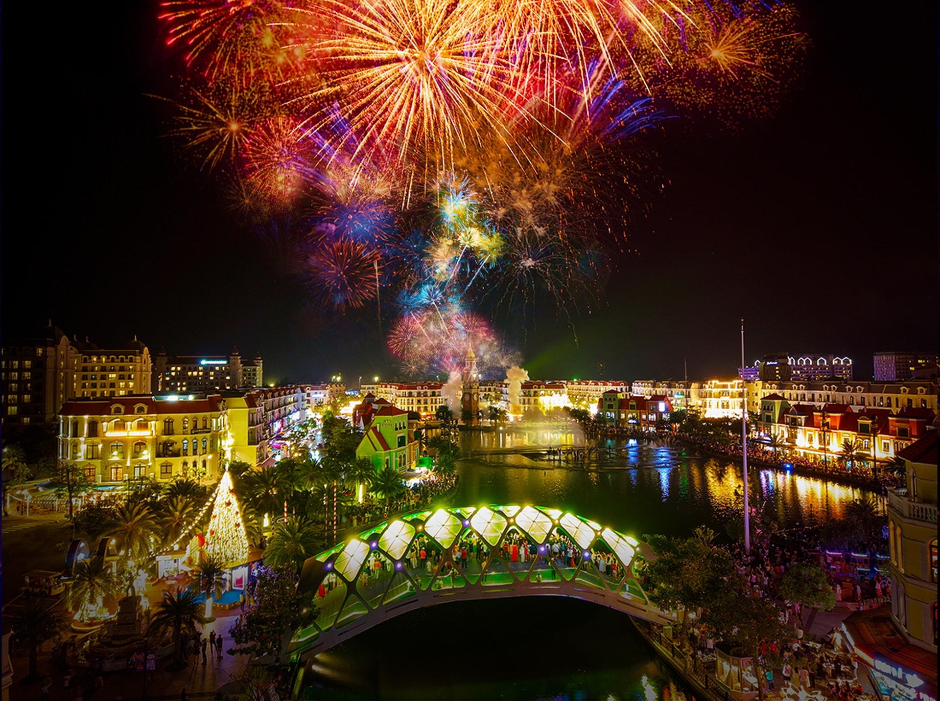 Chuỗi điểm đến trong hệ sinh thái Vingroup đón hơn 1,5 triệu lượt khách đêm giao thừa - 11