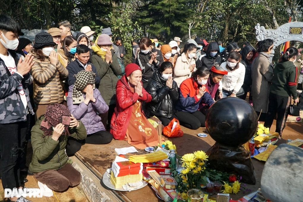 Vì sao tạm dừng đón khách lên huyệt đạo linh thiêng ở Thanh Hóa? - 2