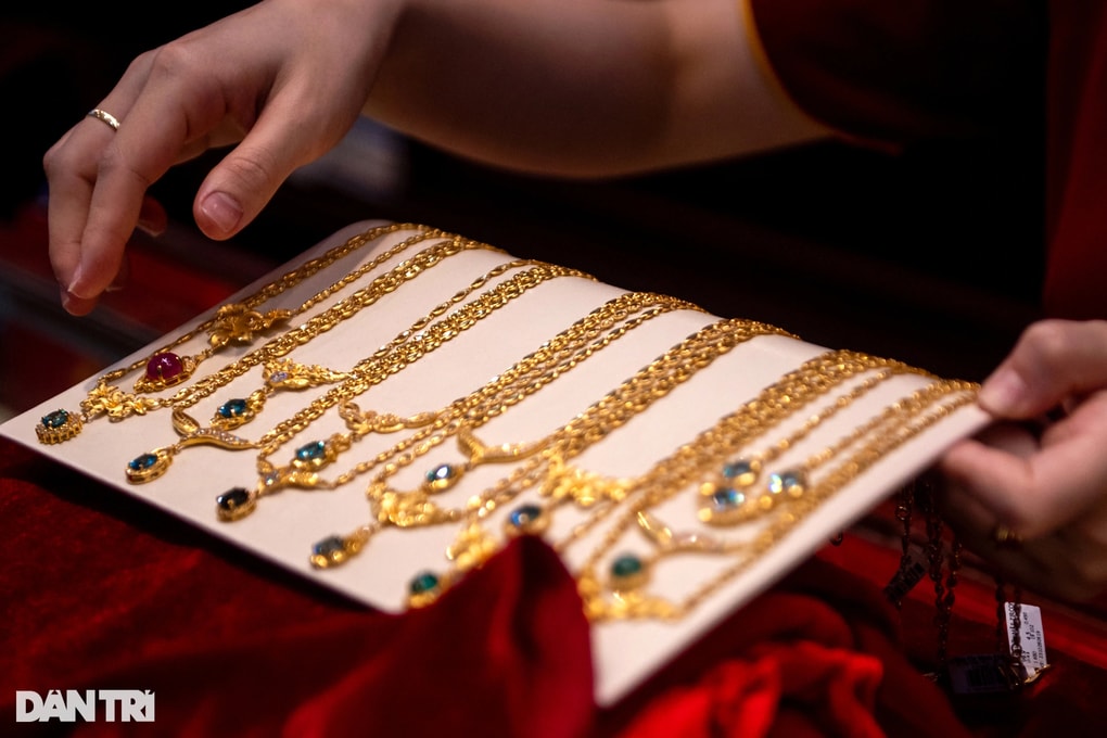 Người mua vàng lỗ gần 9 triệu đồng/lượng nếu lỡ đu đỉnh - 1