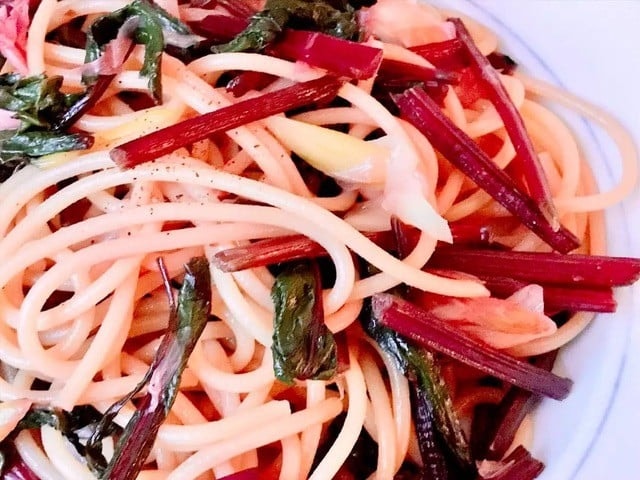 Loại rau được ca ngợi “tốt nhất thế giới” ở Việt Nam lại rẻ bèo, ra chợ là thấy - Ảnh 3.