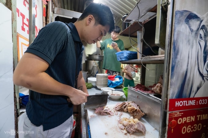 Phở Thìn Bờ Hồ những ngày cuối trước khi phải di chuyển. Ảnh: Hoàng Giang