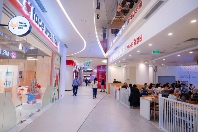 Một góc khu vực ăn uống ở TTTM Hanoi Centre. Ảnh: Như Hoàn