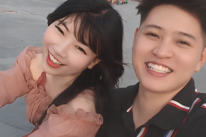 Dương và bạn gái trong một lần đi chơi ở Việt Nam, đầu năm 2025. Ảnh nhân vật cung cấp