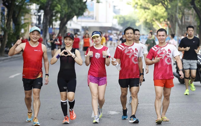 Nhóm runner vừa hoàn thành một buổi chạy. Ảnh: Chay365