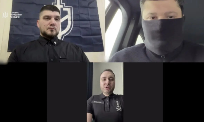 Kapustin (trái), Budanov (dưới) và chỉ huy đơn vị Tymur trong video GUR đăng ngày 1/1. Ảnh chụp màn hình