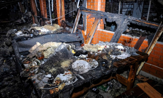 Quán cafe tại tỉnh Kherson bị hư hại sau cuộc tập kích đêm giao thừa. Ảnh: Sputnik