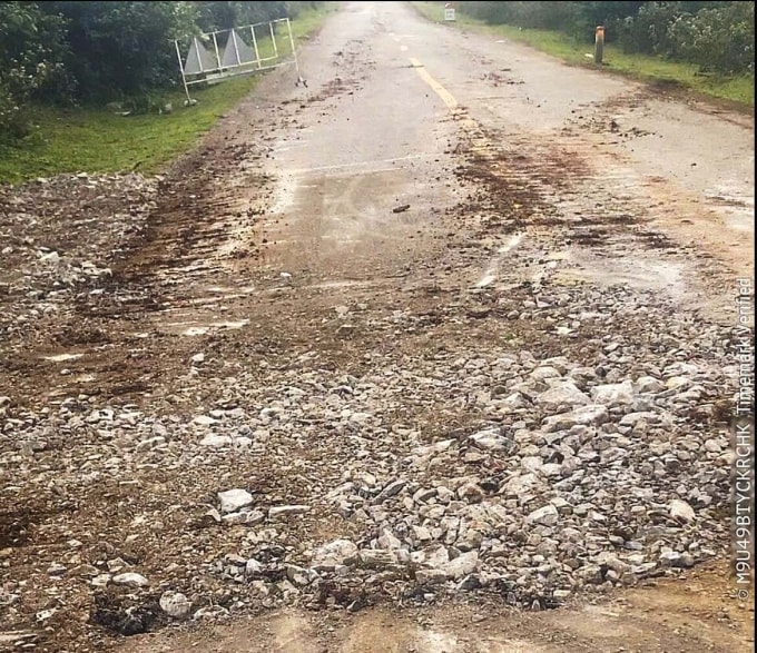 Hố sụt sau khi được khắc phục tạm thời. Ảnh: Minh Anh.