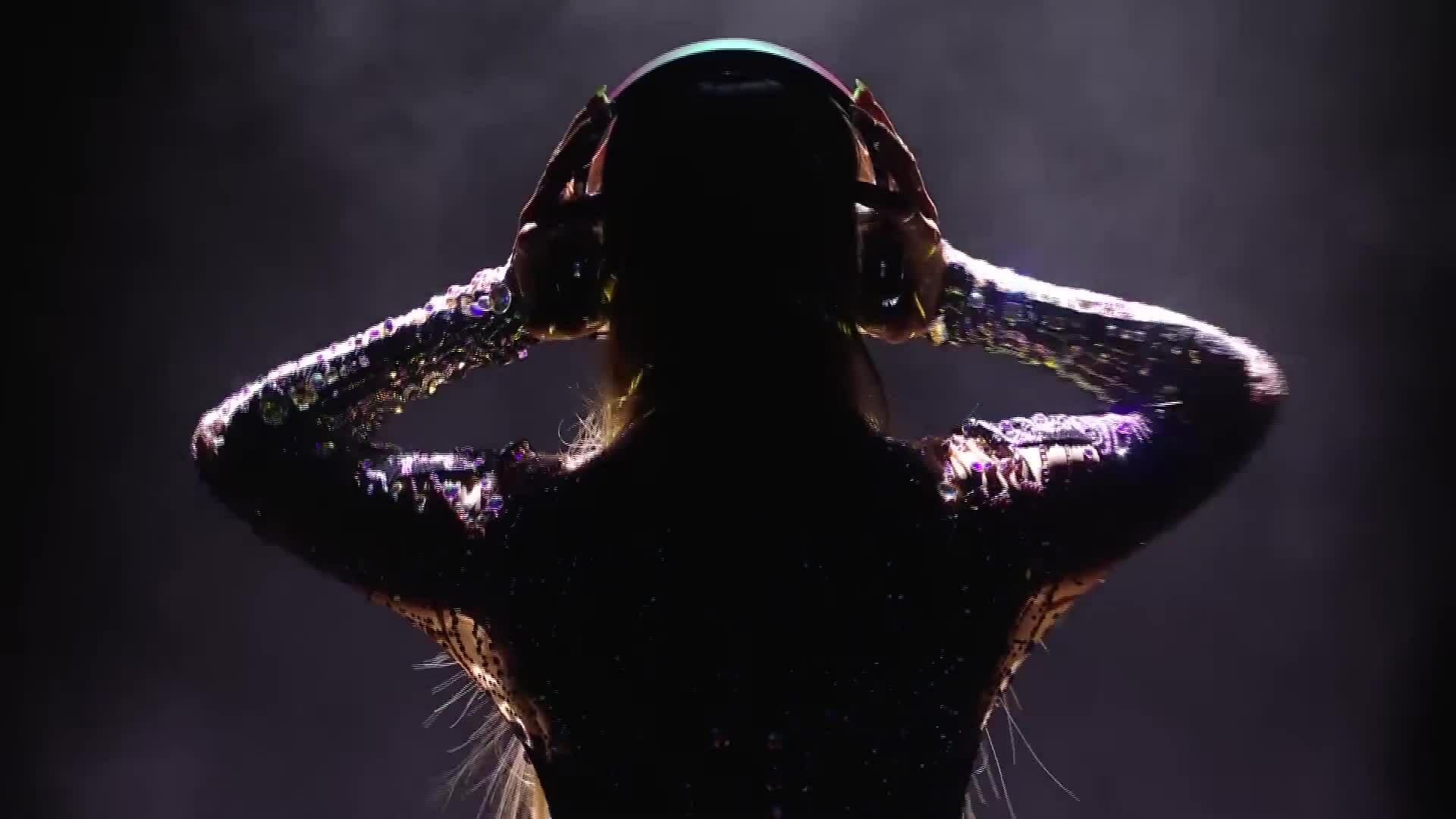 Jennifer Lopez biểu diễn ở AMAs 2025