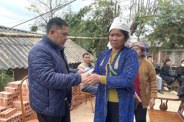 Bé trai 3 tuổi tử vong, 5 người nhà nhập viện nghi ngộ độc sau khi ăn trái cây, sữa chua- Ảnh 1.