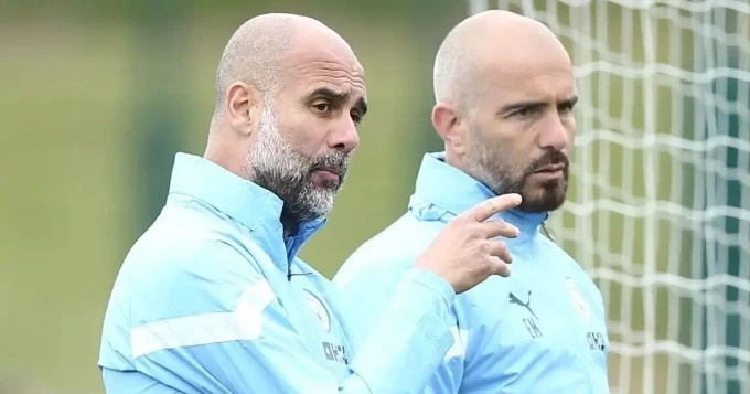Maresca (phải) từng là trợ lý của Guardiola ở Man City.