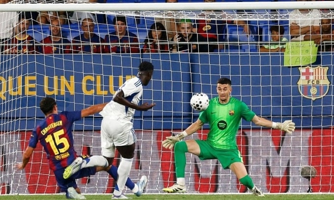 và Barca mùa này. Ảnh: AFP