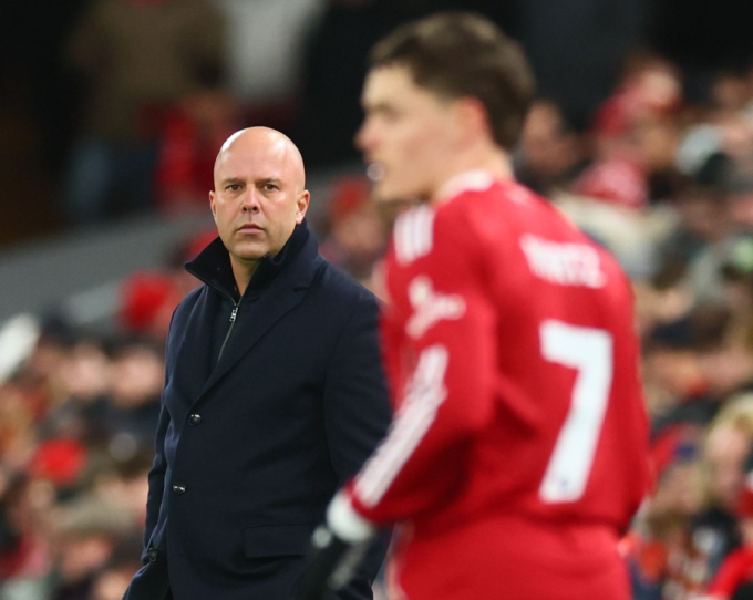 HLV Arne Slot trong trận Liverpool hòa Leeds 0-0 ở vòng 19 Ngoại hạng Anh trên sân Anfield, Liverpool, Anh ngày 1/1/2025. Ảnh: Shutterstock