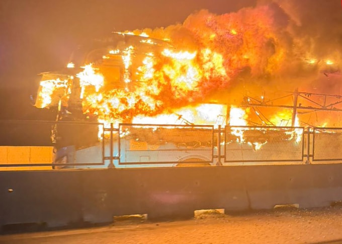 Hiện trường vụ cháy, khuya 2/1. Ảnh: Hùng Lê