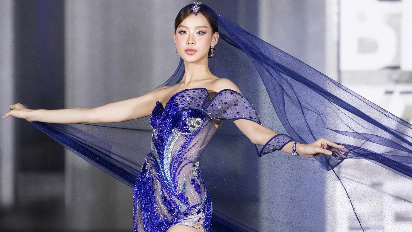 Bảo Ngọc diễn vedette show thời trang của NTK Khang Trịnh.