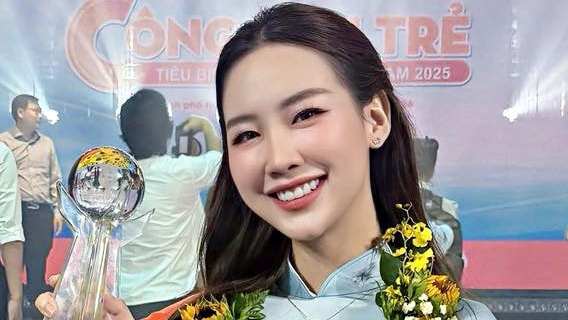 Bảo Ngọc nhận bằng khen Công dân trẻ tiêu biểu TP HCM