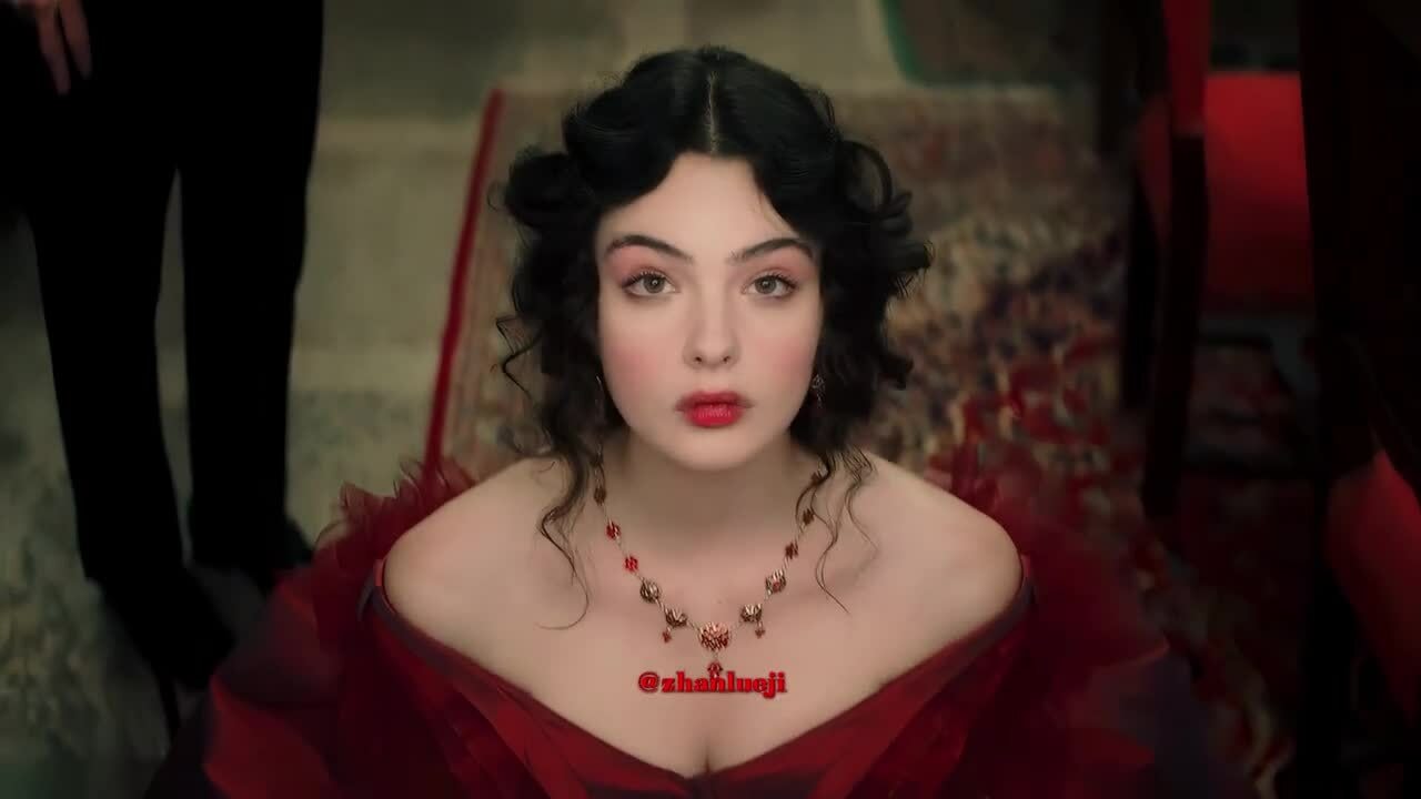 Deva Cassel trong phim 'The Leopard'