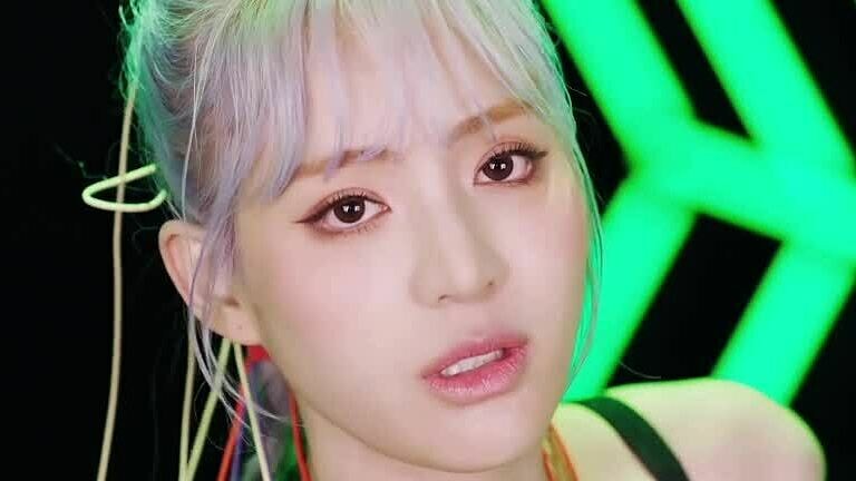 Gương mặt, vóc dáng của Sitala