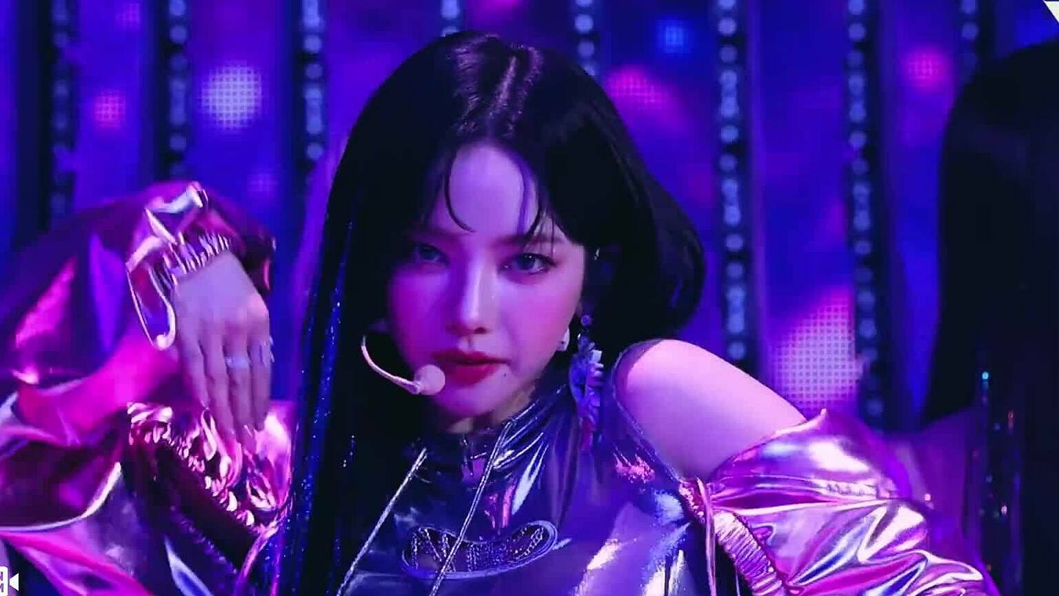 Karina biểu diễn 'Supernova'