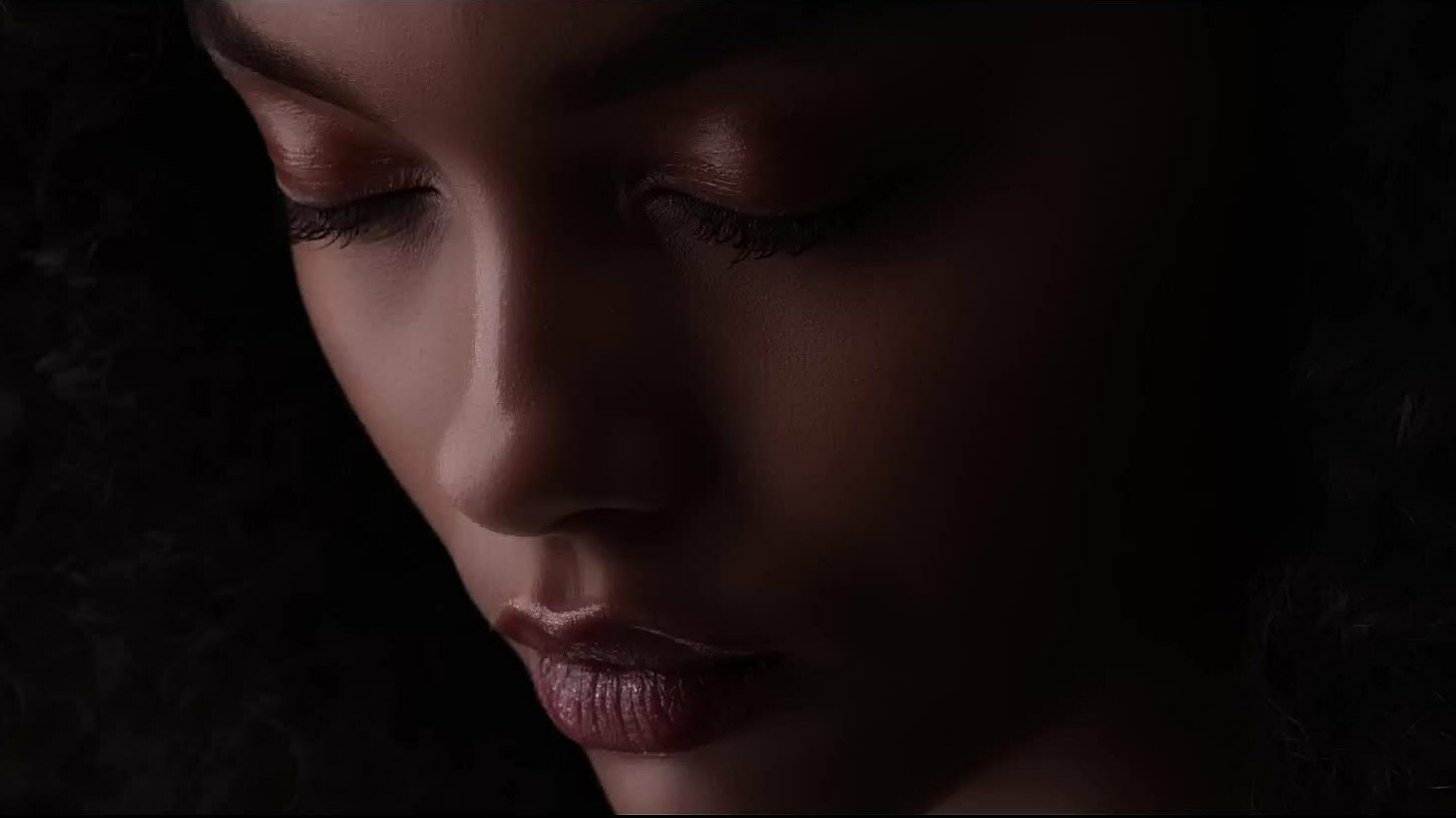 Whitney Peak giới thiệu nước hoa Chanel