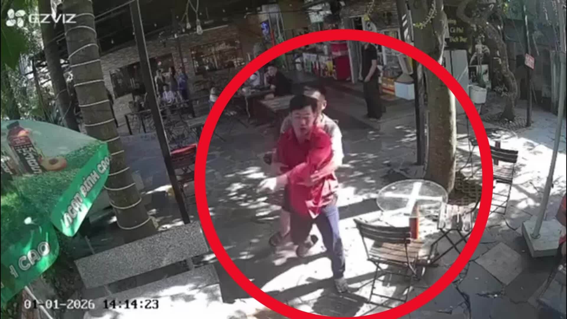 Thiếu nữ 17 tuổi bị hành hung sau mâu thuẫn trong quán cà phê