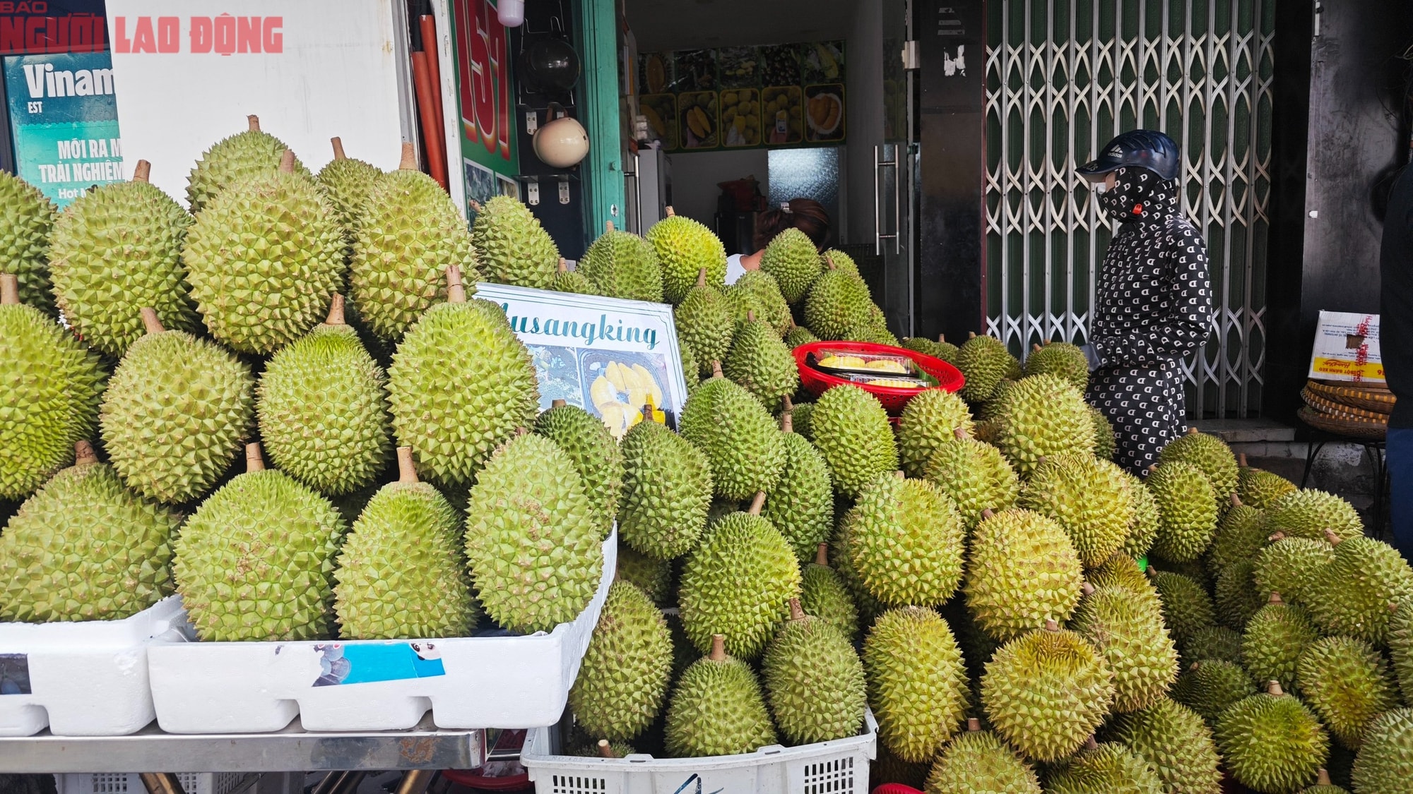 Giá sầu riêng Ri 6 trái vụ giá rẻ bất ngờ - Ảnh 2.