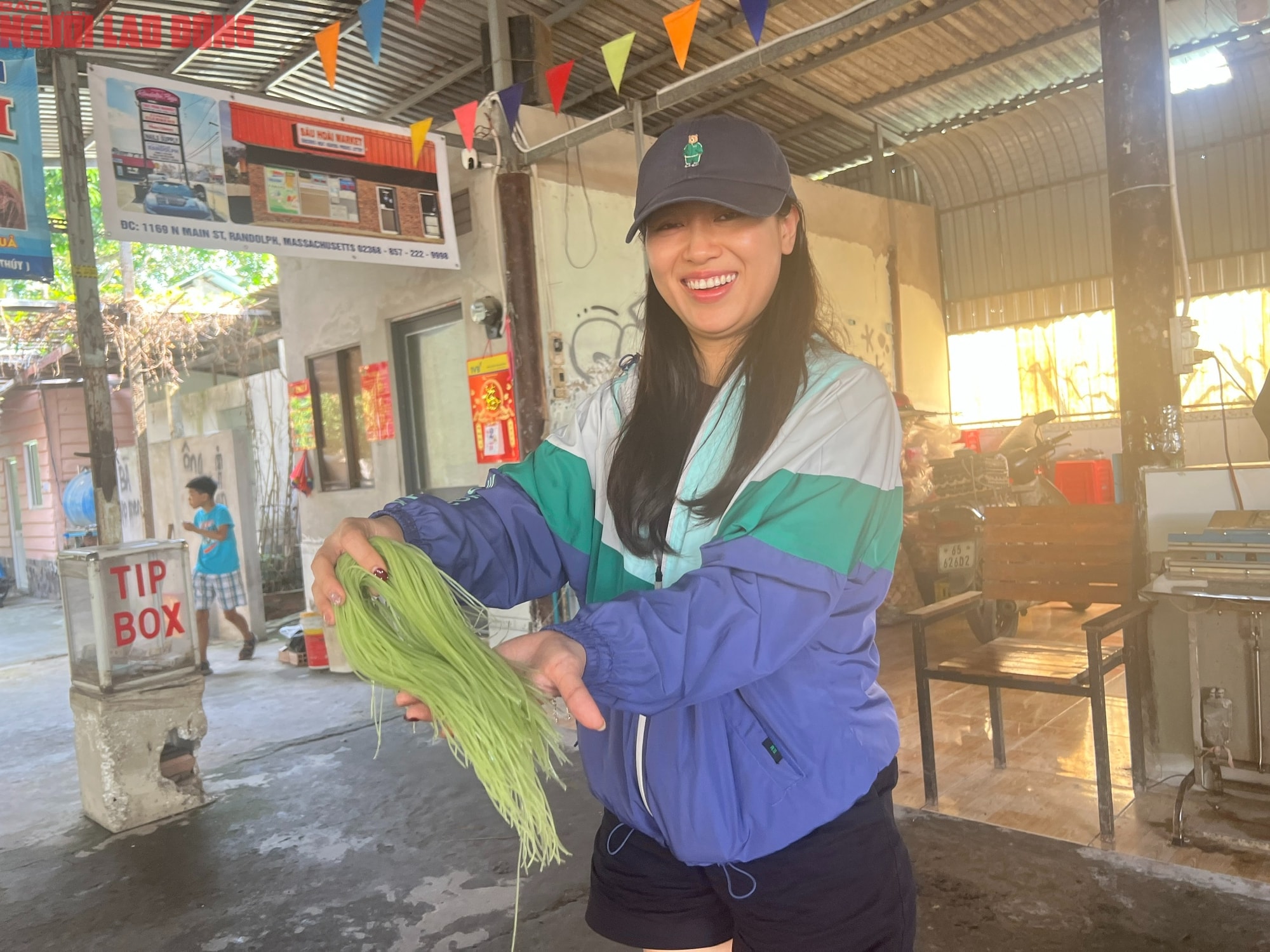 Cần Thơ: Khách Tây thích thú khi trải nghiệm tự tay vào bếp - Ảnh 10.